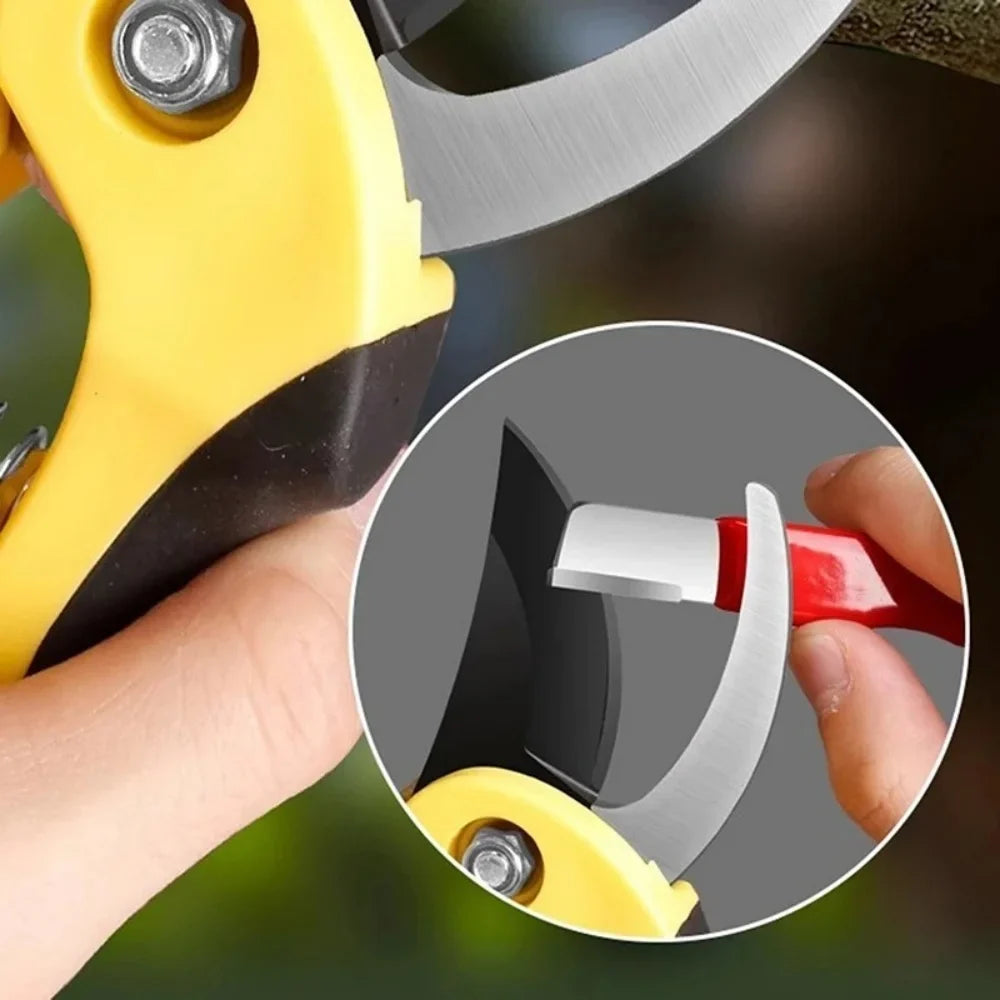 MANDA in the garden Dual-Grit Blade Sharpener
